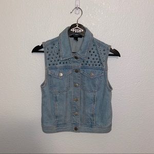 F21 vest